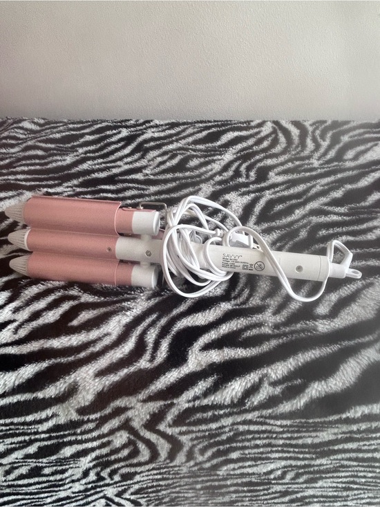 Savvy Other - Savvy Triple Barrel Curling Iron in Pink and White